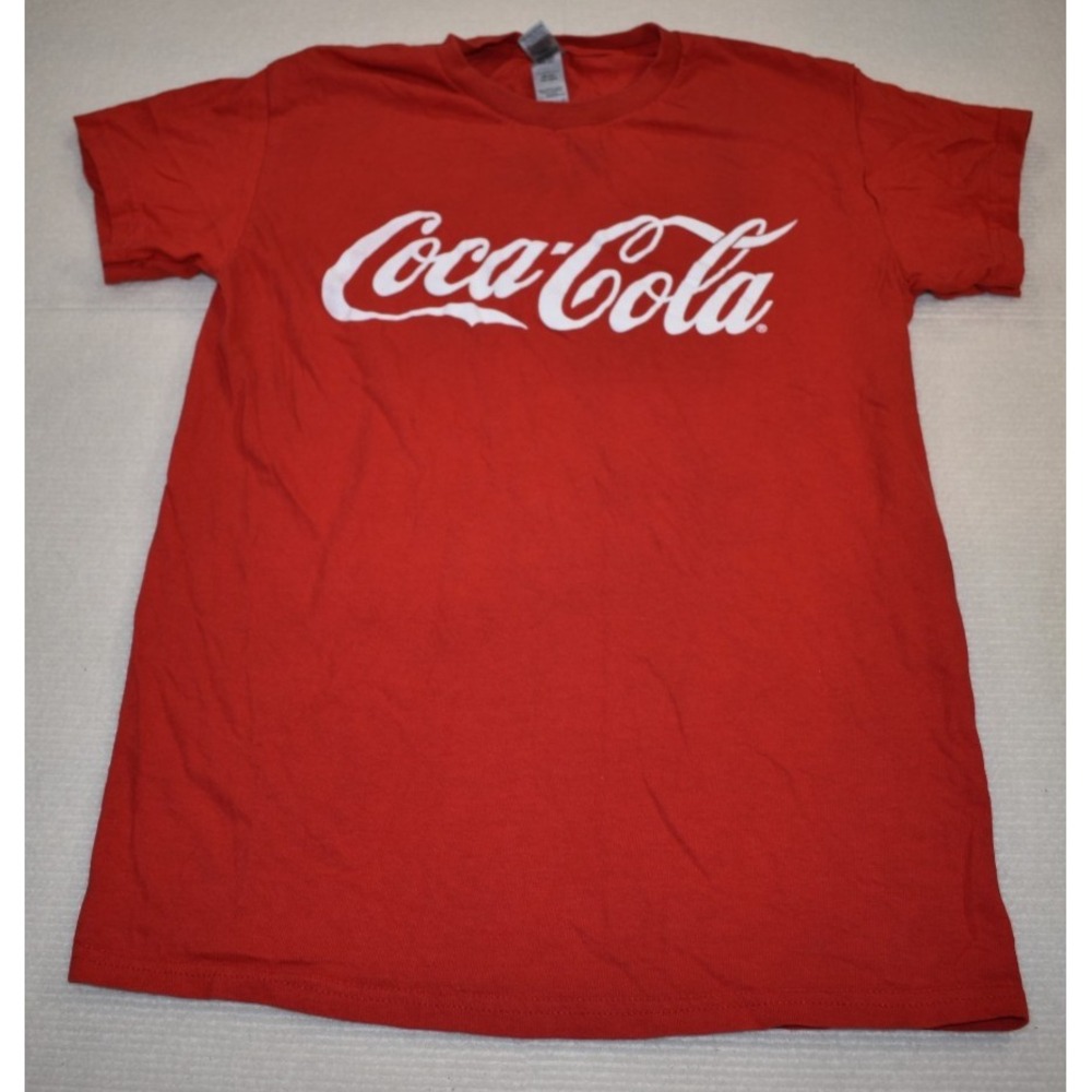 Coca-Cola Logo Graphic T-Shirt Red Gildan Heavy Cotton Men's Small Short Sleeve